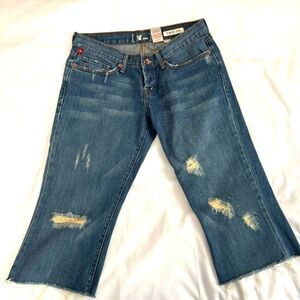 !IT Distressed Denim Button Fly Sweetie Capris- Size 29